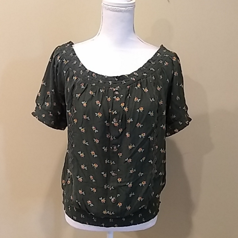Floral top, size large